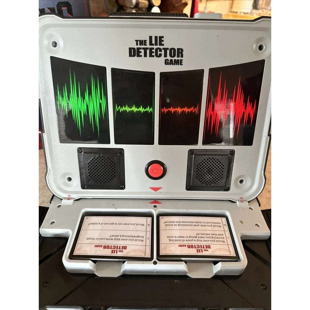 2018 Hasbro 'The Lie Detector Game' in Original Box